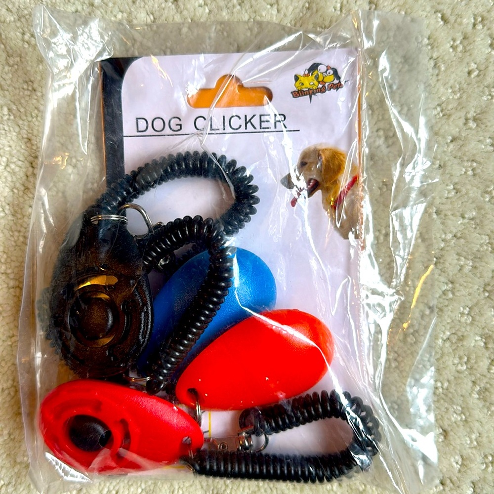 NWT 🐶 4 Dog Trainjng Clickers